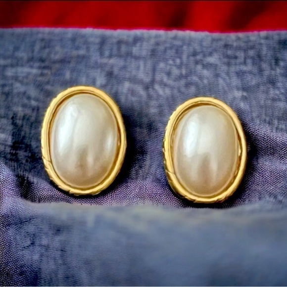 Gold & Pearl 3/4" Oval Stud‎ Earrings Hypoallergenic Made in the USA - Picture 1 of 2